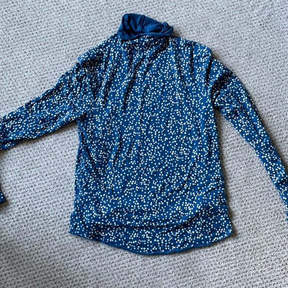 GAP | Tops | Gap Feather Turtleneck 